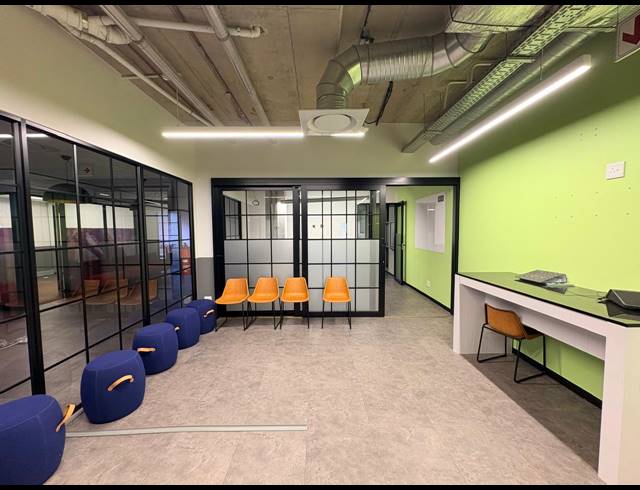 428M² OFFICE TO LET IN MAGALIESSIG